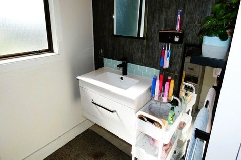 Photo of property in 24 Coates Street, Westport, 7825