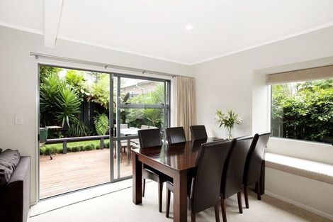 Photo of property in 2/260 Meola Road, Point Chevalier, Auckland, 1022