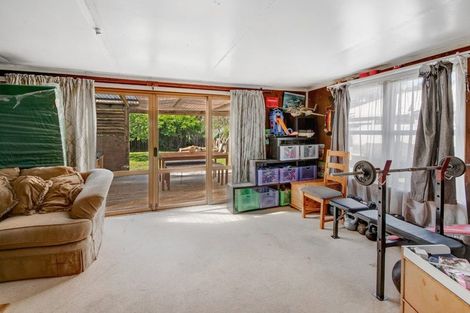 Photo of property in 17 Parakai Avenue, Parakai, 0830