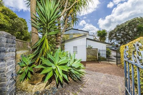 Photo of property in 25 Sylvan Park Avenue, Milford, Auckland, 0620