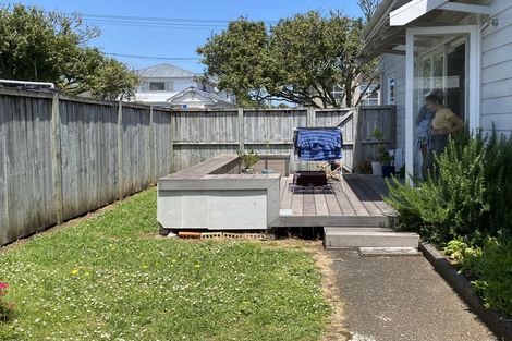 Photo of property in 8 Waipani Road, Te Atatu Peninsula, Auckland, 0610