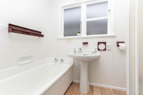 Photo of property in 127 Parkvale Road, Karori, Wellington, 6012