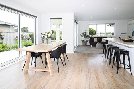 Photo of property in 28 Feist Street, Carterton, 5713