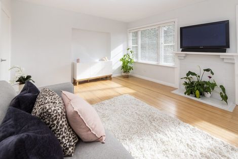 Photo of property in 1/44 Sale Street, Cockle Bay, Auckland, 2014