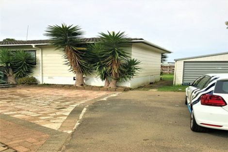 Photo of property in 4 Dungarvon Place, Clendon Park, Auckland, 2103