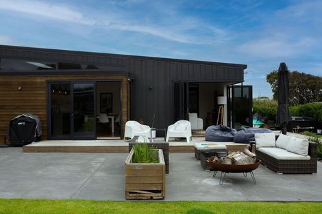 Photo of property in 35 Paetawa Road, Peka Peka, Waikanae, 5391