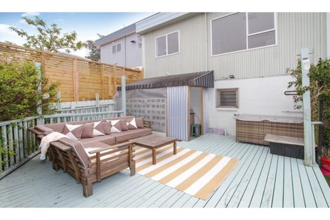 Photo of property in 2/118 Ocean View Road, Northcote, Auckland, 0627