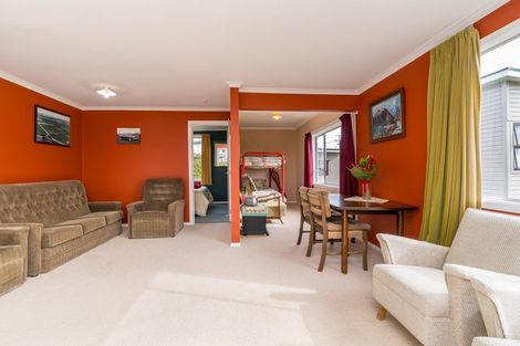 Photo of property in 8 Miro Street, Kaka Point, 9271