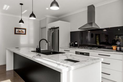 Photo of property in 16 Seafield Road, Eskdale, Napier, 4182