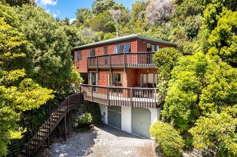 Photo of property in 8 King Charles Drive, Kingsley Heights, Upper Hutt, 5018