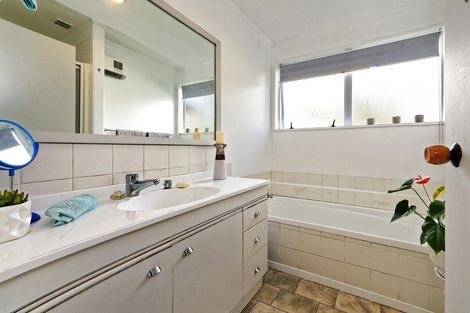 Photo of property in 2/38 Borich Road, Sunnyvale, Auckland, 0612