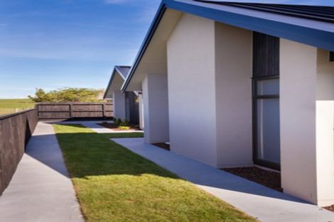 Photo of property in 15 Gleneagles Way, Waiwhakaiho, New Plymouth, 4312