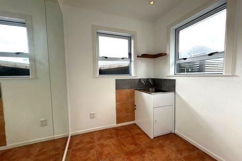 Photo of property in 37 Shortt Avenue, Mangere Bridge, Auckland, 2022