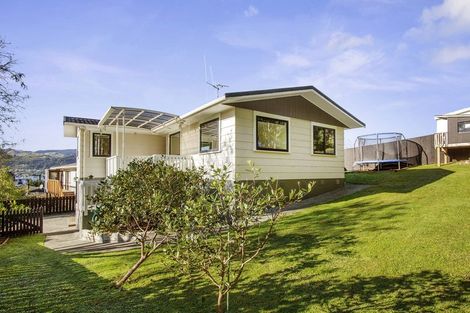 Photo of property in 13 Forglen Place, Tawa, Wellington, 5028