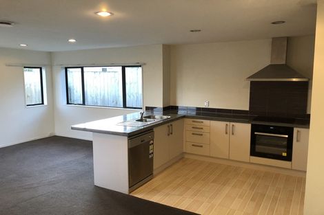 Photo of property in 115a Ennis Avenue, Pakuranga Heights, Auckland, 2010