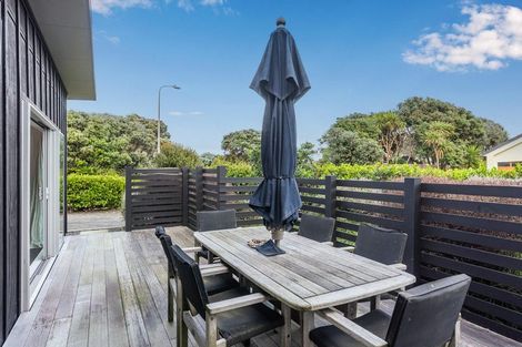 Photo of property in 6 Olliver Grove, Waikanae Beach, Waikanae, 5036