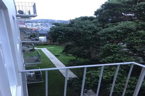 Photo of property in Kingsgate Flats, 10 Austin Street, Mount Victoria, Wellington, 6011
