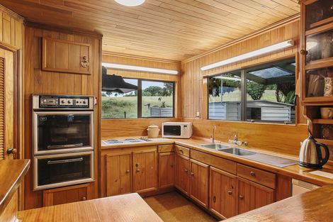 Photo of property in 25 Napuka Road, Henderson Valley, Auckland, 0612