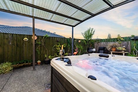 Photo of property in 17 Ruze Vida Drive, Massey, Auckland, 0614