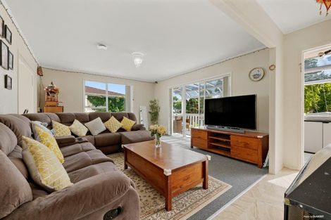 Photo of property in 21 Frobisher Way, Clendon Park, Auckland, 2103