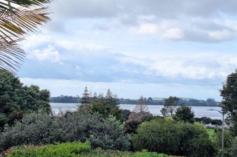 Photo of property in 341 Devonport Road, Tauranga, 3110