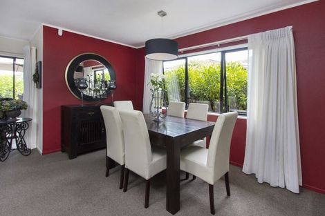 Photo of property in 1 Sheffield Place, Botany Downs, Auckland, 2010