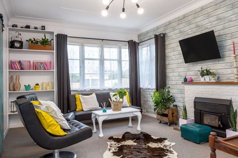 Photo of property in 28 Garrison Street, Carterton, 5713