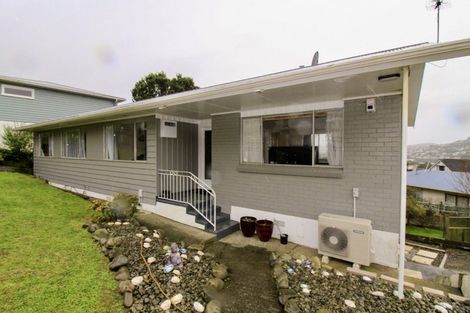 Photo of property in 2 Fairburn Grove, Johnsonville, Wellington, 6037
