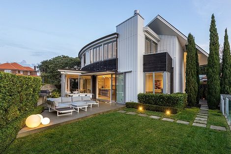 Photo of property in 33a Stanley Point Road, Stanley Point, Auckland, 0624