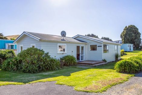 Photo of property in 17 Jetty Road, Castlepoint, Tinui, 5889