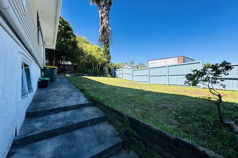 Photo of property in 21 Ludlow Terrace, Totara Vale, Auckland, 0627