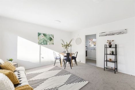 Photo of property in 1/406 Glenfield Road, Glenfield, Auckland, 0629