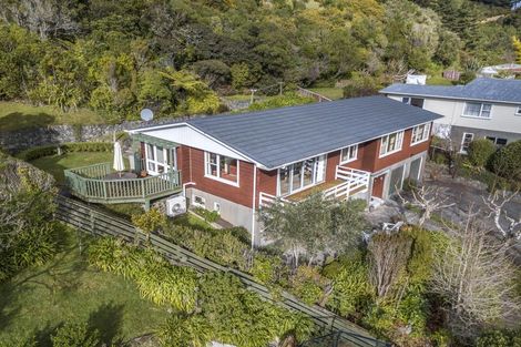 Photo of property in 4 Wilmshurst Place, Tawa, Wellington, 5028