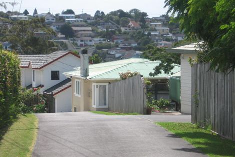 Photo of property in 2/345a Wairau Road, Totara Vale, Auckland, 0629