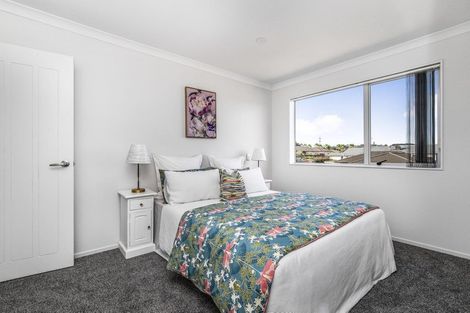 Photo of property in 2 Senator Drive, Manurewa, Auckland, 2105