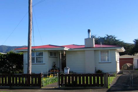 Photo of property in 4 Hardie Grove, Featherston, 5710