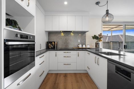 Photo of property in 8 Bathurst Crescent, Pyes Pa, Tauranga, 3112