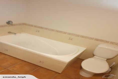 Photo of property in 87 Kauri Point Road, Laingholm, Auckland, 0604