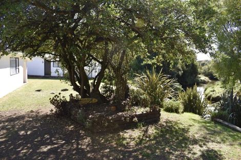Photo of property in 8 Hewson Crescent, Otaki Beach, Otaki, 5512