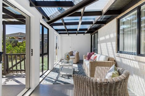 Photo of property in 8 Lowburn Place, Clover Park, Auckland, 2019