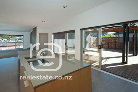 Photo of property in 62 Rising Parade, Fairview Heights, Auckland, 0632