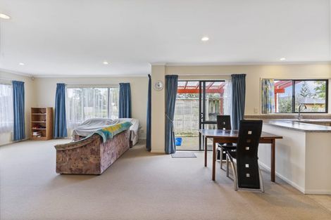Photo of property in 2 Erne Crescent, East Tamaki, Auckland, 2016