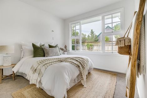 Photo of property in 137 Memorial Avenue, Burnside, Christchurch, 8053