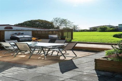 Photo of property in 69 Lewisham Street, Highland Park, Auckland, 2010