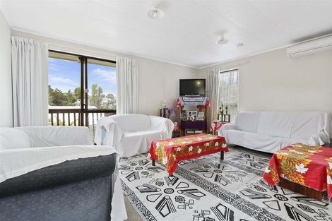 Photo of property in 15 Lilburn Crescent, Massey, Auckland, 0614