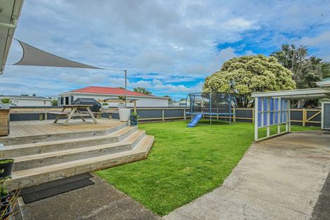 Photo of property in 30 Hadfield Crescent, College Estate, Whanganui, 4500