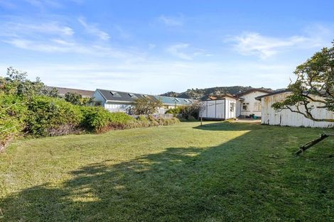 Photo of property in 73 Apu Crescent, Lyall Bay, Wellington, 6022