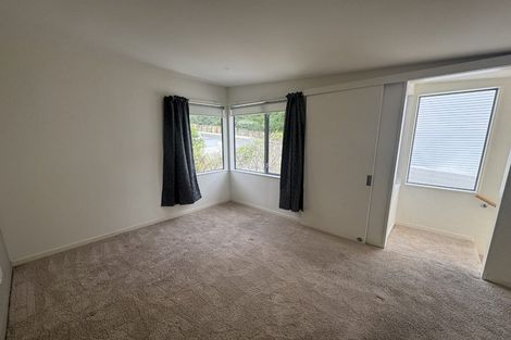 Photo of property in 22 Tiketike Way, Brooklyn, Wellington, 6021
