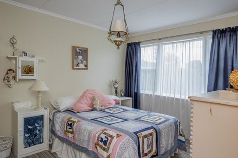 Photo of property in 1 Kings Drive, Levin, 5510
