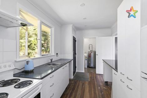 Photo of property in 21 Shackleton Grove, Stokes Valley, Lower Hutt, 5019